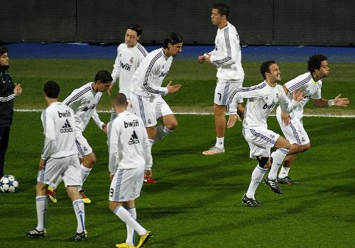 皇马欧冠征途：逆境铸就传奇新篇